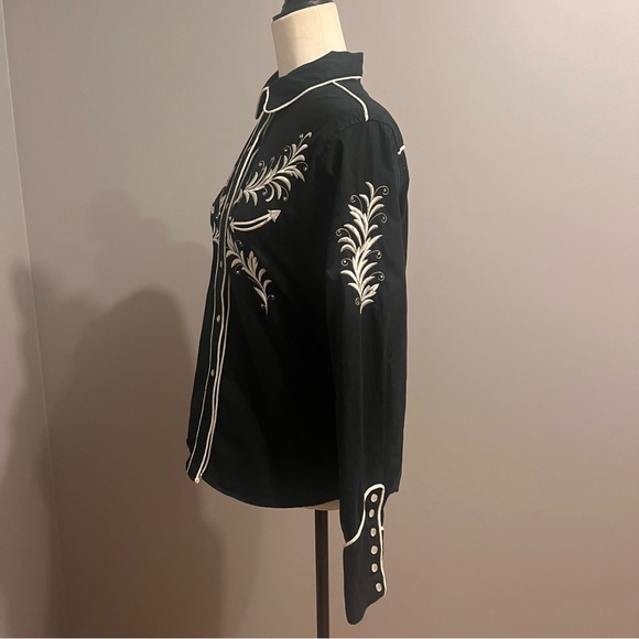 Women’s Pan Handle Slim Western Embroidered Pearl Snap Top - Picture 4 of 9